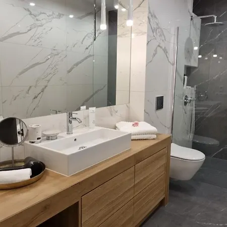 Dolce Wawel Przestronny Apartament Przy Bulwarach Wislanych, Blisko Wawelu I Najwazniejszych Atrakcji Krakowa. *