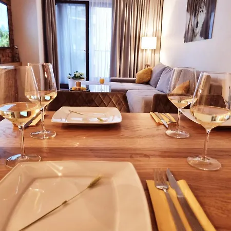 Dolce Wawel Przestronny Apartament Przy Bulwarach Wislanych, Blisko Wawelu I Najwazniejszych Atrakcji Krakowa.