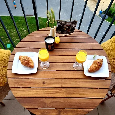 Dolce Wawel Przestronny Apartament Przy Bulwarach Wislanych, Blisko Wawelu I Najwazniejszych Atrakcji Krakowa. Krakow