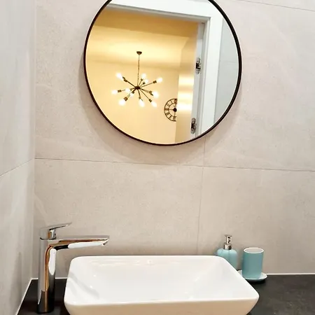 Dolce Wawel Przestronny Apartament Przy Bulwarach Wislanych, Blisko Wawelu I Najwazniejszych Atrakcji Krakowa.