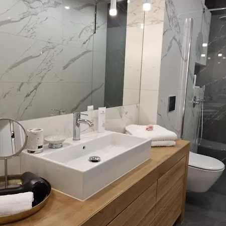 Dolce Wawel Przestronny Apartament Przy Bulwarach Wislanych, Blisko Wawelu I Najwazniejszych Atrakcji Krakowa. Krakow