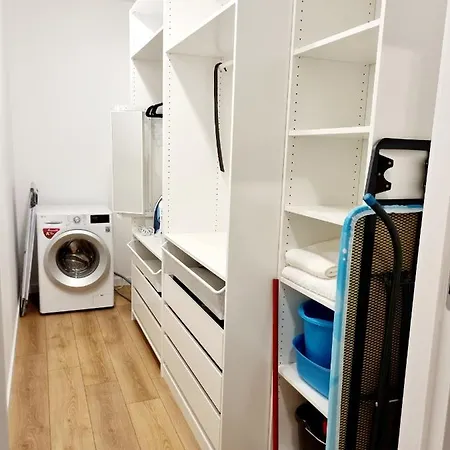 Dolce Wawel Przestronny Apartament Przy Bulwarach Wislanych, Blisko Wawelu I Najwazniejszych Atrakcji Krakowa. Krakow